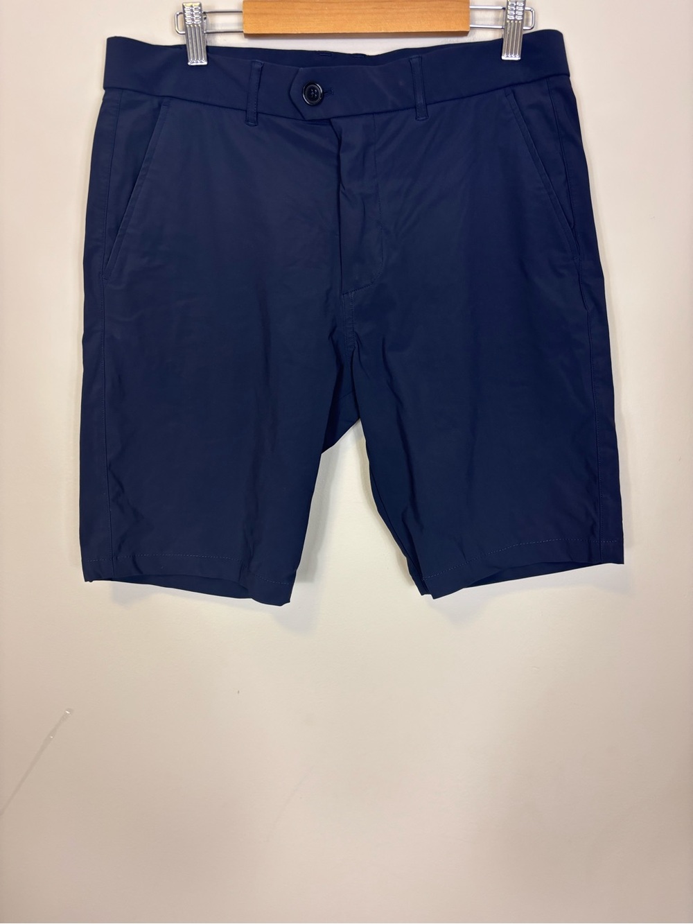 Greyson Navy Performance Flat-Front Shorts Men’s 32